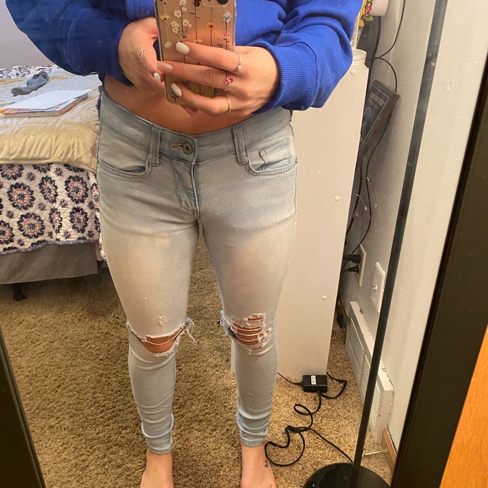 Arizona Light Was Jeans With Rips in Knees
